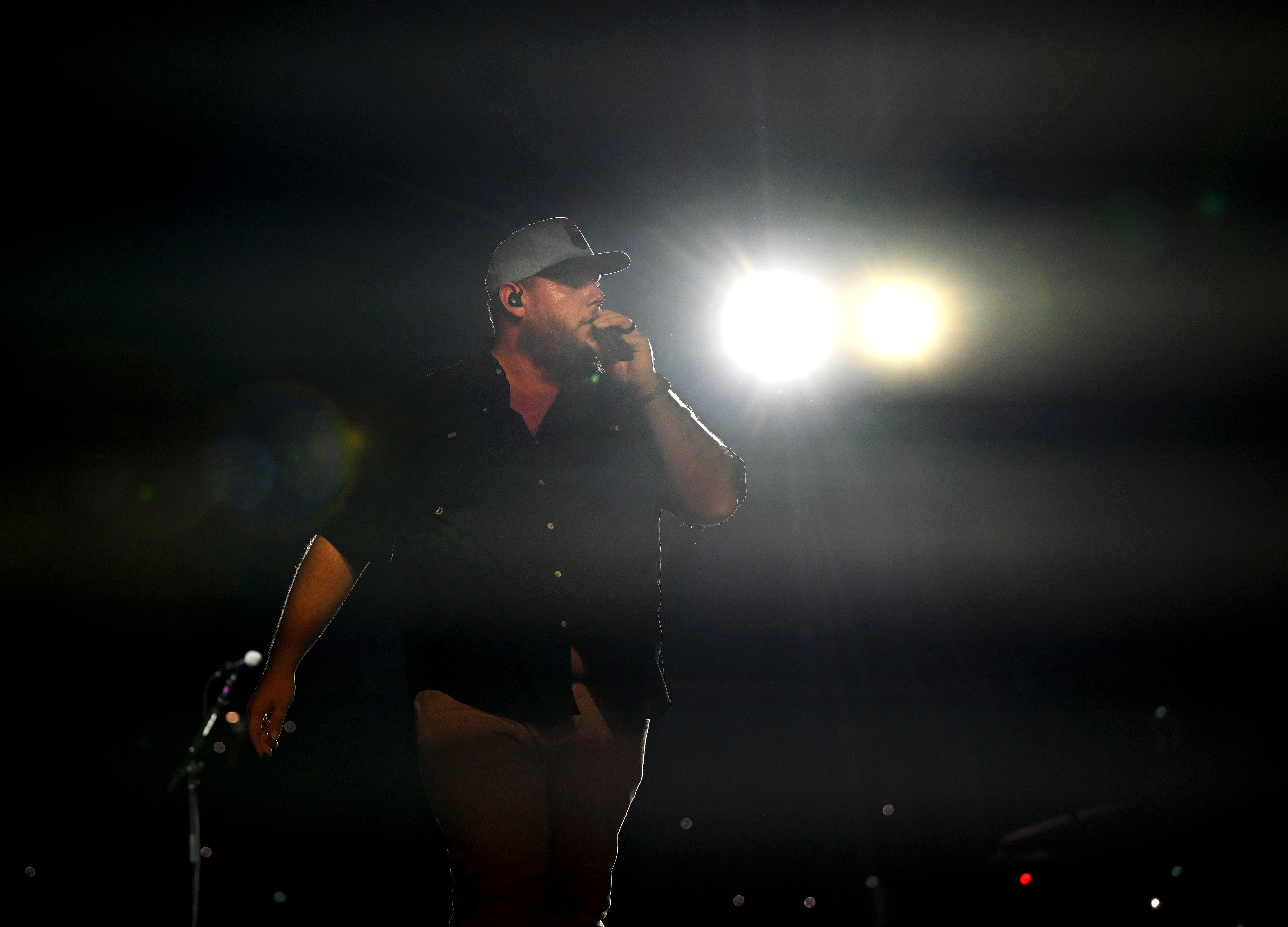 REVIEW: Luke Combs turns Accor Stadium country with barnstorming ...